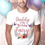 Pappa till Birthday Fairy Parents Party T Shirt<br><div class="desc">Fira din lilla speciella dag i stil med vår "pappa till födelsedagsmejen" T-Shirt. Den här fantastiska skjortan har vismisk typsnitt och en charmig blommigt bukett med fjärilar, perfekt matchande färg paletten från vår Fairy First Birthday samling. Den här skjortan är gjord av mjuk och högkvalitativ väv och gör den bekväm...</div>