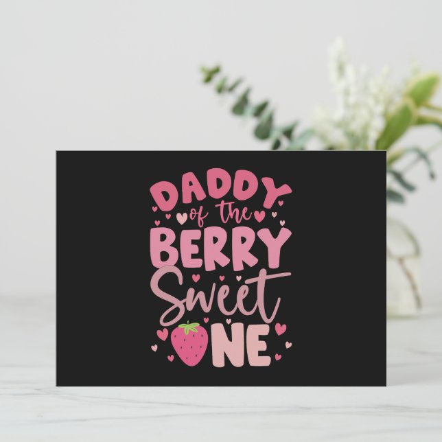 Pappa till den bäriga söta Strawberry födelsedag Inbjudningar (Stående Fram)