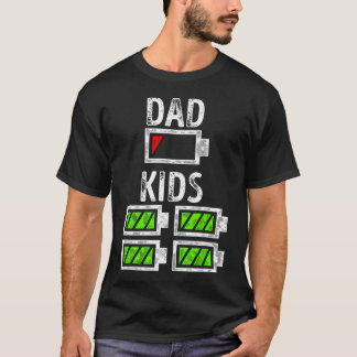 Pappa till fyra låg batterinivå rolig far till 4 t shirt