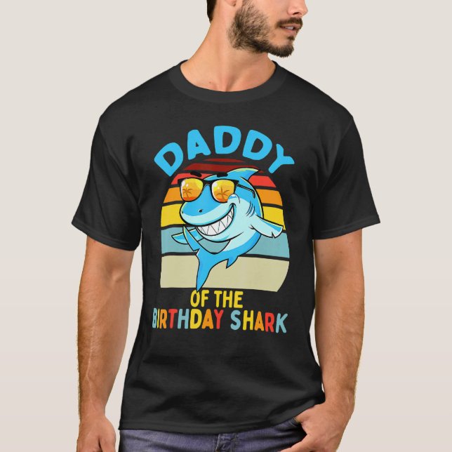 Pappa till matchningsfamiljen Shark Birthday Pappa T Shirt (Framsida)