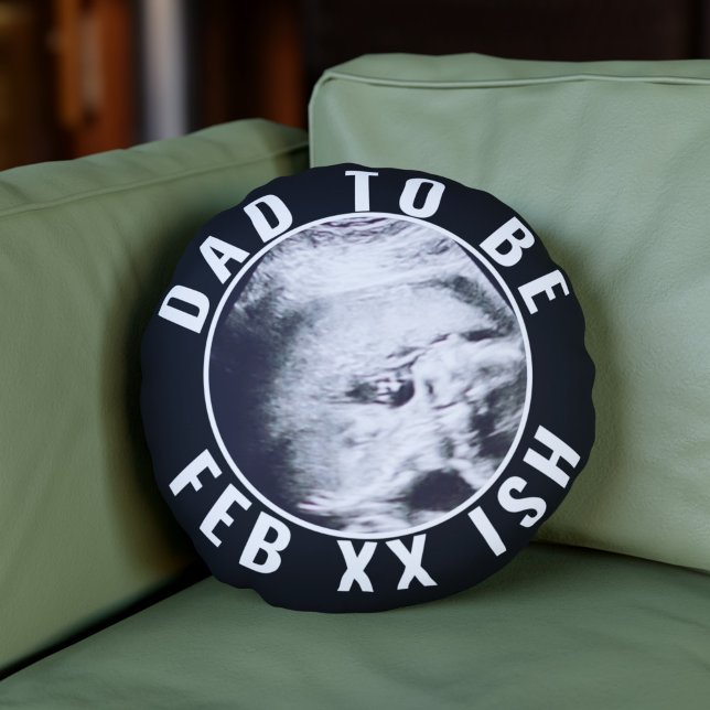 Pappa till Ultraljudsfoto med Anpassningsbar Rund Kudde (Surprise Dad to be with this pillow! Just upload your  photo and add a due date)