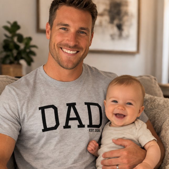 Pappa Upprättade Anpassningsbart År Fars Dag T Shirt (Skapare uppladdad)