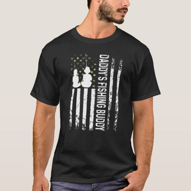 Pappas fiskebuddy som fiskar  Ung fiskare T Shirt (Framsida)