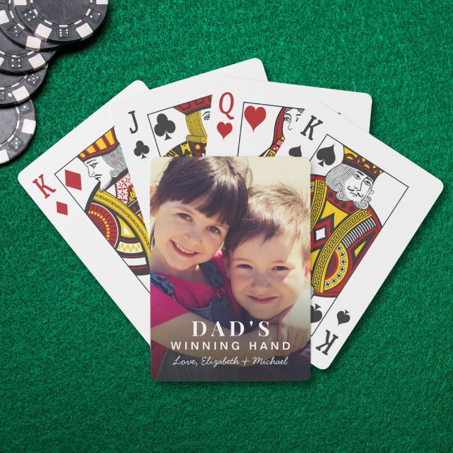 Pappas vinnande hand foto spelar casinokort (Dad's Winning Hand Photo Playing Poker Cards)