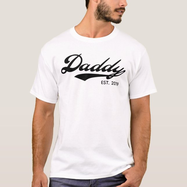 PappaTShirts - Est/efter 2019 (personligåret) T Shirt (Framsida)