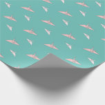 Papper för Papper kapning av Origami Light Teal Wr Presentpapper<br><div class="desc">Den här söta pappra inslagningen har lätt tealbakgrund med en papper kran i mor origami och en papper kran i baby origami. Ändra bakgrunden till färg och anpassa den efter dina behov. Perfekt för julklappar,  nya år,  bröllop,  babyduschar,  födelsedagar eller tillfälle! Du hittar fler pappra kranprodukter i min butik.</div>