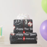 Papper julafton i glad helg Chalkboard Presentpapper<br><div class="desc">Glad helg Ornament Chalkboard-julklapp Papper som kan vara Personlig med din familj namn eller med din dejt. Detta är en mycket stor utformning och är bäst för mycket stora gåvor om ni vill att Personligen namn ska vara med på alla gåvor.</div>