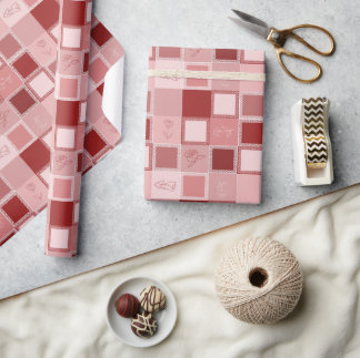 papper med kvadrater, snöre och ro presentpapper