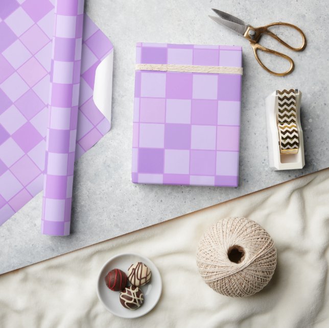Papper med modern Lila Checkered Wrapping Presentpapper (Hantverk)