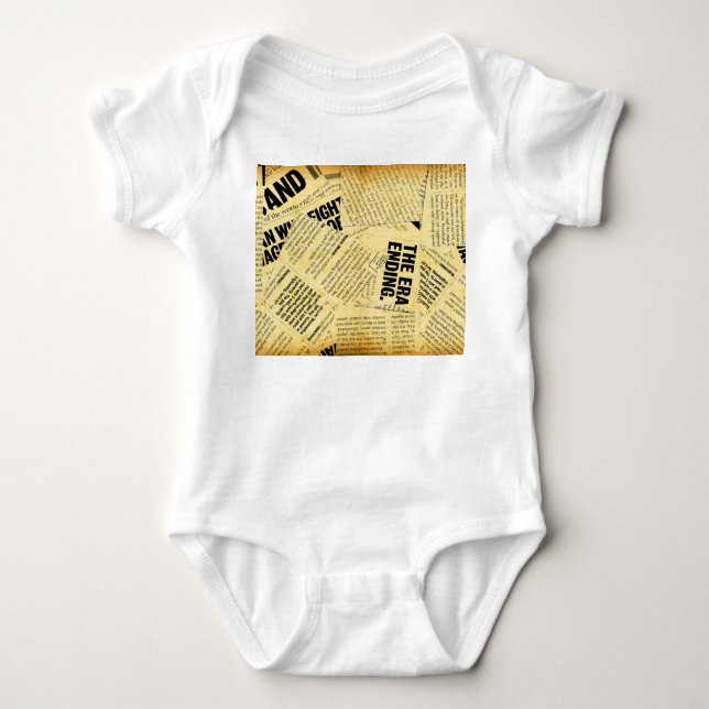 Papper nyhetstext med gammal papper t shirt (Framsida)