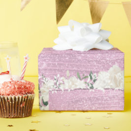 papper radbrytning av rosa blommigt bröllop presentpapper