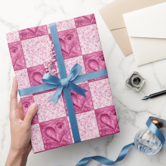 Papper radbrytning av rosa och vitfält presentpapper (Gåvor)