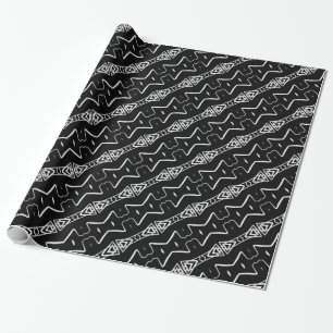 Papper radbrytning av svarta och vita geometriska presentpapper