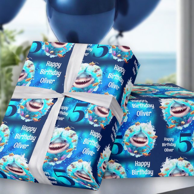 Papper radbrytning av texten från Cute Shark Boy B Presentpapper (Cute Shark Boy Birthday Text Wrapping Paper)