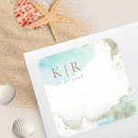 Papper vattenfärg Vågar Kustpastel  Fyrkantigt Klistermärke<br><div class="desc">Den här dekalen i bröllop har vattenfärgspenseldrag i djup marinblått med guld-accenter som imiterar vinkarare på stranden, vilket gör det till ett val av perfekt för ett sommar- eller strandbröllop. Det är minimalistiskt och elegant i layoutval och teckensnittsalternativ och det är också mycket enkelt att anpassa. Checka ut vår butik...</div>