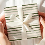 Papper vattenfärgsomformning av Grönt Rand Presentpapper<br><div class="desc">Ge ger dina gåvor en modern och snyggt beröring med den här handmålade rand-inslagningen papper. Med mjukt diagonalt rand i grönt mot ljusbeige bakgrund strejkor den här utformningen perfekten mellan minimalism och sofistikering. Underbar för födelsedagar,  helgdagar,  bröllop eller tillfälle som kräver chic och tidlös presentationspresentation.</div>