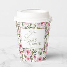 Pappersmuggar för en pastellbröllopsfest.