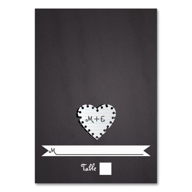 Pappert bröllop-platskort för hjärtats chalkboard- bordsnummer (Framsidan)