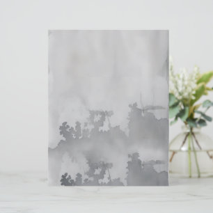 Pappert glänsfärgat skrivbord