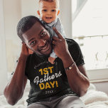 Pappor 1:a Fars dag T-Shirt<br><div class="desc">Så i dag, ge, i Far, är er make en gåva som han aldrig kommer att glömma - en pappa t-shirt i coola med namn, orden "första Far's Day" och året. Det är en gåva som visar honom hur mycket du uppskattar och uppskattar honom. Det bästa med en personlig t-shirt...</div>