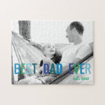 Pappor Anpassningsbar Photo Best Pappa någonsin me Pussel<br><div class="desc">Pappor Anpassningsbar Photo Best Pappa Alltid med årets Fars dag Gift-pussel. Bästa Pappa någonsin skriven i blockutskrift i skuggor av blad och gröntar täcker ditt eget anpassningsbar-foto. Använda ett svartvitt foto för trendigets moderna utseende. Anpassa det datum som fastställts i grönt med det år då det första barnet föddes. En...</div>