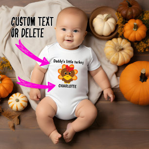 Pappor lilla kalkon med bodydräkt av namn baby t shirt