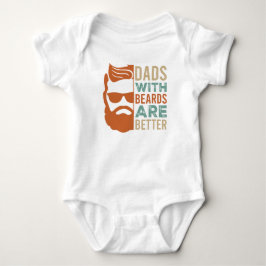 PAPPOR MED BEARBETNING ÄR BÄTTRE Cute Baby Bodykos T Shirt