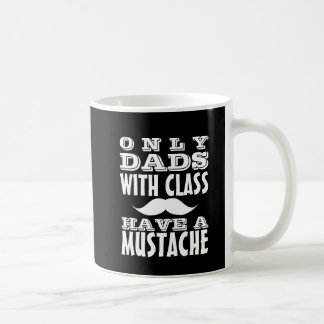 Pappor med Class har en rolig mugg för mustasch