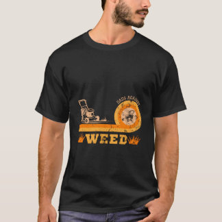 Pappor mot Ogräs Gräsmatta som äger Far T Shirt