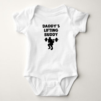 Pappor som lyfter kompisen tee shirt