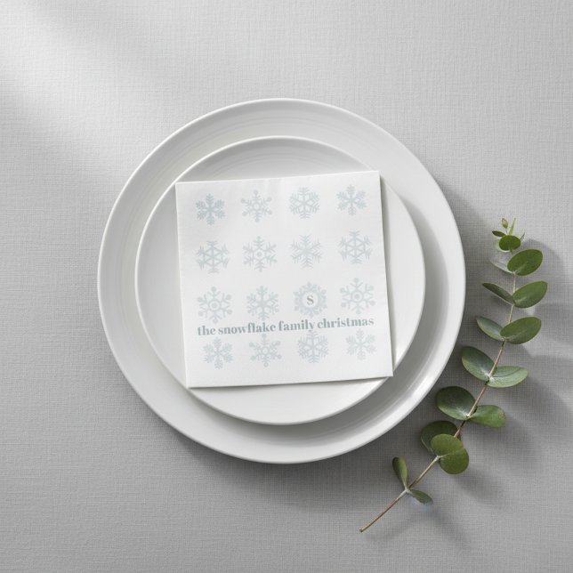 Pappra blöjor för Vintersnöflummel Pappersservett (Achieve an effortlessly chic holiday table. These monogrammed snowflake napkins add instant elegance)