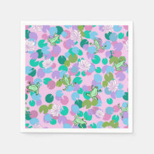 Pappra blöjor med rosa bakgrund