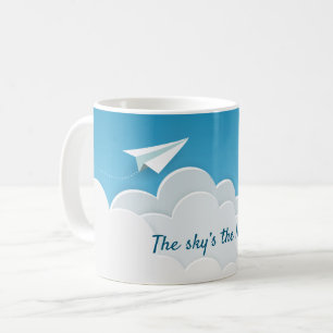 Pappra flygplan ovanför molnkaffe Mugg
