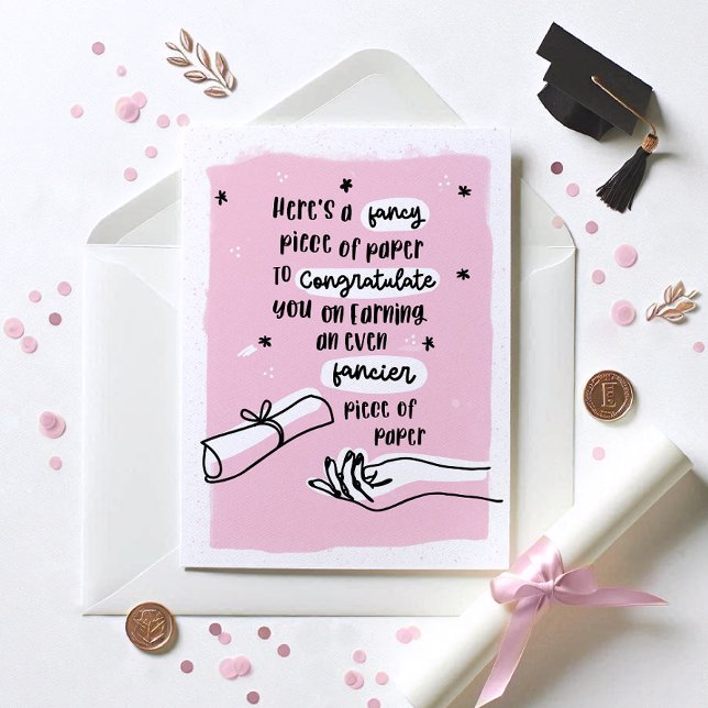 Pappra Studenten-kortet Finare Kort (Gradutation card with black text & pink bg. Grad card shown with envelope, diploma and confetti )
