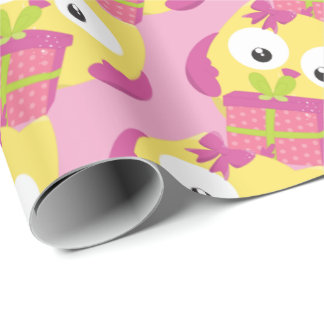 papprare inslagning av God jul Presentpapper