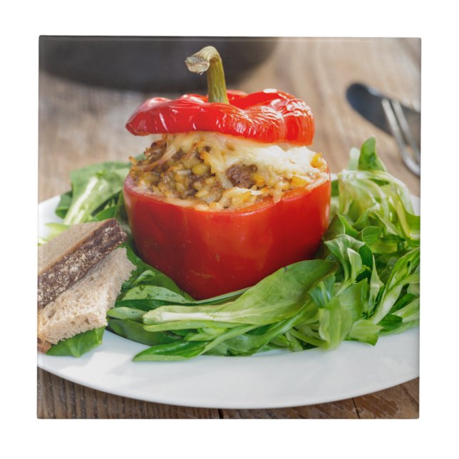Paprika med baksida och ost av kött kakelplatta (Framsidan)