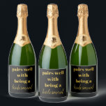 Par bra med att vara en Bridesmaid Frieri Gift<br><div class="desc">Kommer ni att bli min snyggt trendig typography söt avslappnad,  informell enkel kalligrafi brudens sida,  mousserande etikett för vin flaska,  frieri kornsabel för parti,  när vi gör nattliga minimalistiska,  moderna eleganter för resa,  chic champagne svarta guld par för firande,  bra med  Maid av,  hedersbetygsfirande?</div>