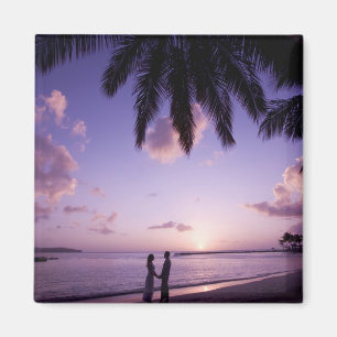 Par på strand, Windjammer Landing, St. Lucia Magnet
