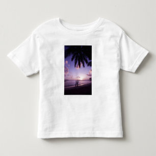 Par på strand, Windjammer Landing, St. Lucia T Shirt