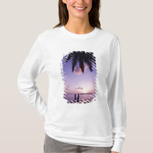 Par på strand, Windjammer Landing, St. Lucia T Shirt