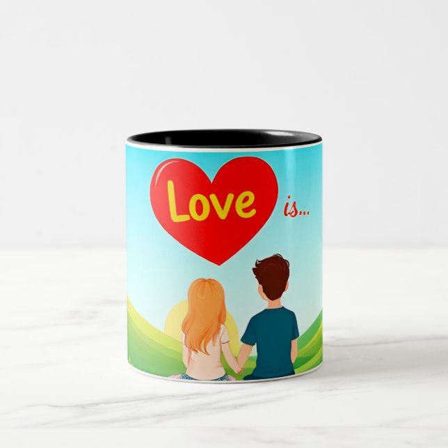 Par sittande på en bänk med kärlekstitel Två-Tonad mugg (Center)