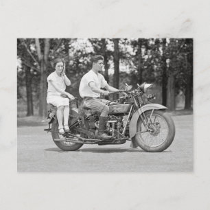 Par som kör motorcykel, 1928 vykort