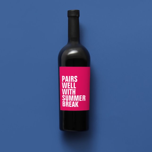 Para bra med sommarroligt rosa vinflaska etikett (Skapare uppladdad)