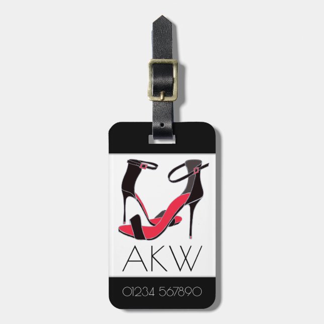 Para med högkladdade skor på svart med monogram bagagebricka (Vertikal Framsida)