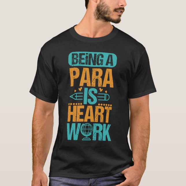 Parabildare Heart Work Teacher Aide Teaching Assi T Shirt (Framsida)