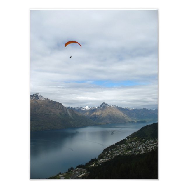 Paragliding ovanför Queenstown, Nya Zeeland Fototryck (Framsidan)