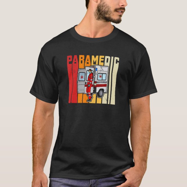 Paramedic ambulance training service emergency doc t shirt (Framsida)
