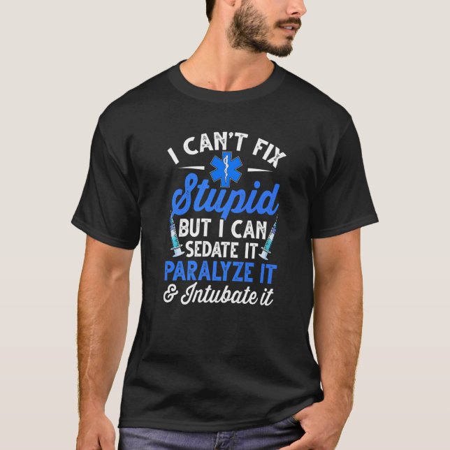 Paramedic EMT Can Sedate And Paralyze Stupid Funny T Shirt (Framsida)