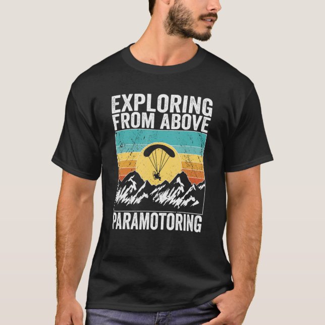 Paramotor Pilot Exploring from above Paramotoring T Shirt (Framsida)