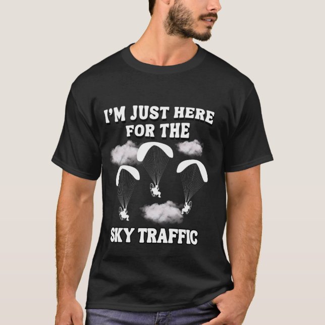 Paramotorflygarpilot som flyger med en t shirt (Framsida)